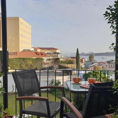 River View - Lapa District - Your In Lisbon!