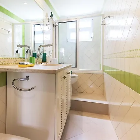 River View - Lapa District - Your In Lisbon!