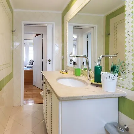 River View - Lapa District - Your In Lisbon! *