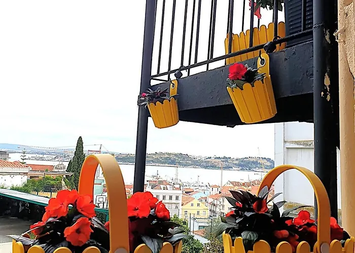 River View - Lapa District - Your In Lisbon! Apartament